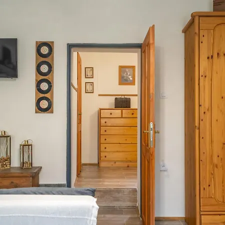 Chalupa Ema Nikol Rovensko pod Troskami Exteriér fotografie